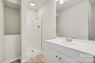 6338 Fairlane St, Hickory, NC 28602 - Photo 14