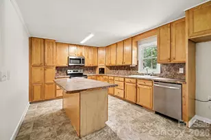 6338 Fairlane St, Hickory, NC 28602 - Photo 2