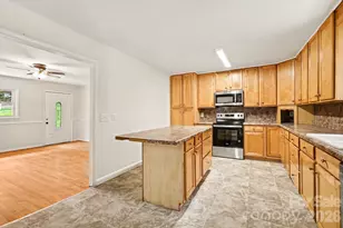 6338 Fairlane St, Hickory, NC 28602 - Photo 6