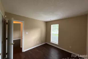 7037 Breeders Cup Cir, Charlotte, NC 28215 - Photo 14