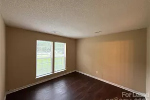 7037 Breeders Cup Cir, Charlotte, NC 28215 - Photo 8