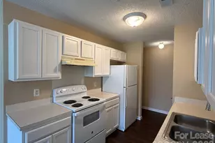 7037 Breeders Cup Cir, Charlotte, NC 28215 - Photo 4