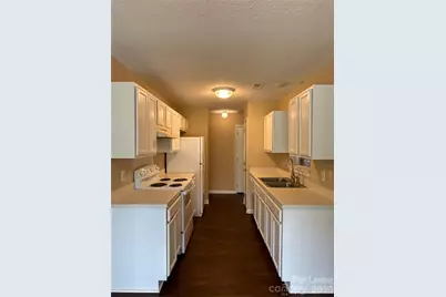 7037 Breeders Cup Circle, Charlotte, NC 28215 - Photo 6