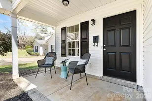 913 Tennyson Dr, Charlotte, NC 28208 - Photo 2