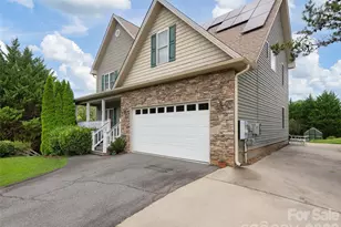 4 Lancaster Ln, Weaverville, NC 28787 - Photo 2