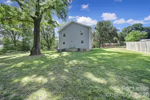 110 Carpenter St, Lincolnton, NC 28092 - Photo 2
