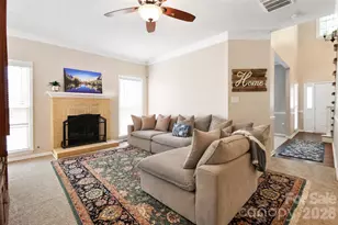 3837 Beauvista Dr, Charlotte, NC 28269 - Photo 6
