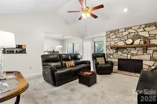 7912 Greenside Ct, Charlotte, NC 28277 - Photo 2