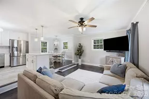 1724 Delchester Dr, Charlotte, NC 28210 - Photo 4