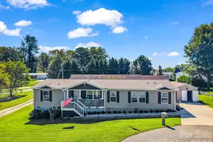 12 N Frederick Ln, Hendersonville, NC 28792 - Photo 2