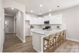 2224 Dardan Woods Dr, Charlotte, NC 28215 - Photo 2