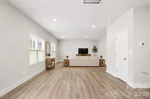 2224 Dardan Woods Dr, Charlotte, NC 28215 - Photo 6
