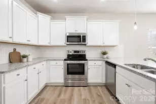 2224 Dardan Woods Dr, Charlotte, NC 28215 - Photo 8