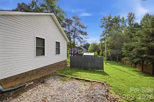 1297 Creekview Dr, Gastonia, NC 28052 - Photo 4