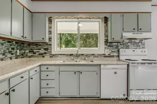 25 Hickory Tree Rd, Asheville, NC 28805 - Photo 10