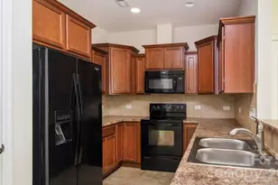 14416 Glendon Hall Ln, Charlotte, NC 28262 - Photo 8