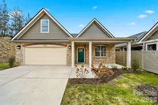 827C Wynnshire Dr, Hickory, NC 28601 - Photo 1