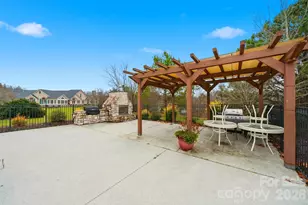 827C Wynnshire Dr, Hickory, NC 28601 - Photo 36