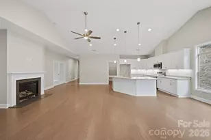 827C Wynnshire Dr, Hickory, NC 28601 - Photo 10