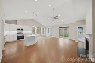 827C Wynnshire Dr, Hickory, NC 28601 - Photo 6