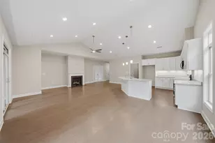 827C Wynnshire Dr, Hickory, NC 28601 - Photo 4