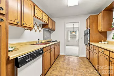 1641 Camelot Drive, Hendersonville, NC 28739 - Photo 8