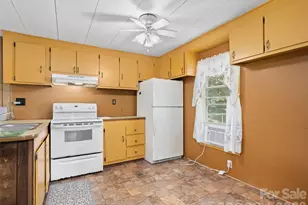 1254 Sulphur Springs Rd, Waynesville, NC 28786 - Photo 8