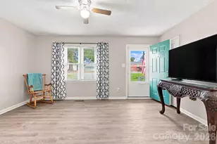 323 Avery Ave, High Point, NC 27265 - Photo 8