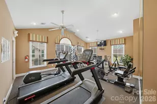 827D Wynnshire Dr, Hickory, NC 28601 - Photo 10