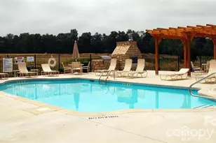 827D Wynnshire Dr, Hickory, NC 28601 - Photo 8