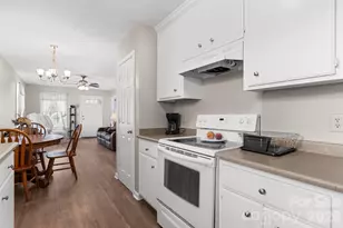 206 Oakland Ave, Greer, SC 29650 - Photo 2