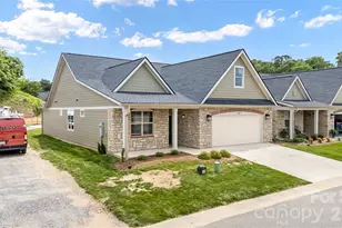 827B Wynnshire Dr, Hickory, NC 28601 - Photo 2
