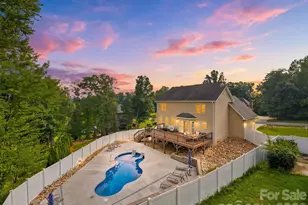 6011 Dockside Dr, Hickory, NC 28601 - Photo 2
