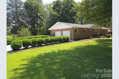 1690 26th Street NE, Hickory, NC 28601 - Photo 1