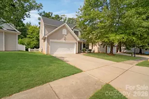 423 Mountain Quail Dr, Charlotte, NC 28216 - Photo 2
