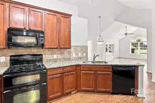 821 Ledgestone Ct, Tega Cay, SC 29708 - Photo 18