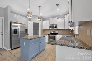 8224 Kelburn Ln, Charlotte, NC 28273 - Photo 6