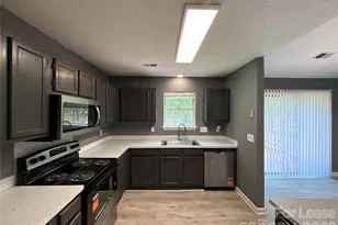 11111 Meadow Bank Ln, Charlotte, NC 28262 - Photo 6