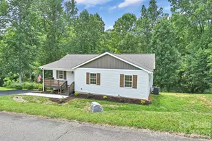 157 Scarlett Ridge Dr, Marshall, NC 28753 - Photo 2