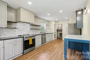 2648 Stream Bank Dr, Charlotte, NC 28269 - Photo 12