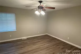 11037 Hunter Trail Ln, Charlotte, NC 28226 - Photo 8
