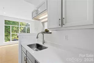 2090 Atherton Heights Ln, Charlotte, NC 28203 - Photo 6