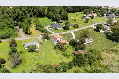 1327 Boxwood Place NW, Lenoir, NC 28645 - Photo 4