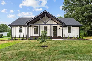 902 Narva Rd, Hendersonville, NC 28792 - Photo 2