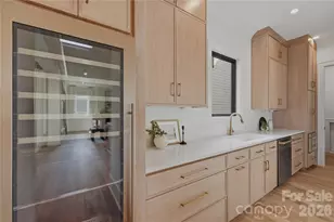 709 Bertonley Ave, Charlotte, NC 28211 - Photo 8