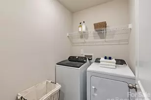 8337 Hidden Spgs Trl, Charlotte, NC 28216 - Photo 14