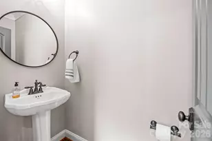 512 Olmsted Park Pl, Charlotte, NC 28203 - Photo 20