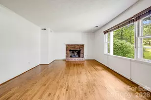 129 Whisperwood Dr, Hendersonville, NC 28791 - Photo 6