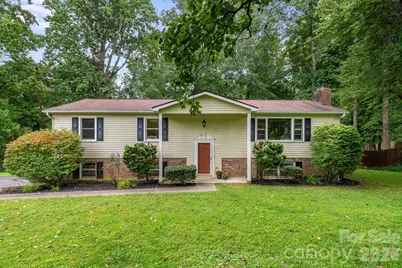 129 Whisperwood Drive, Hendersonville, NC 28791 - Photo 2