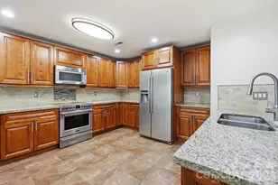 6324 Carpentaria Ct, Charlotte, NC 28215 - Photo 10